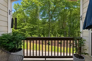 7690 Willoughby Ct, Alpharetta, GA 30005 - Photo 2