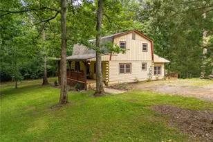 465 Waters Edge Dr, Clarkesville, GA 30523 - Photo 2