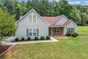 378 Kiley Dr, Hoschton, GA 30548 - Photo 2