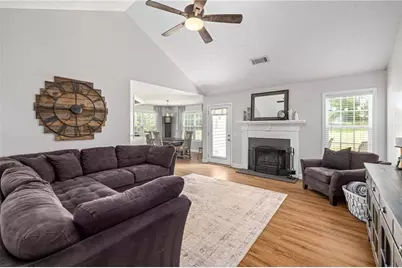378 Kiley Drive, Hoschton, GA 30548 - Photo 4