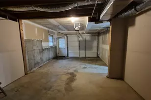 5760 Dovnick Dr SW, Lilburn, GA 30047 - Photo 32