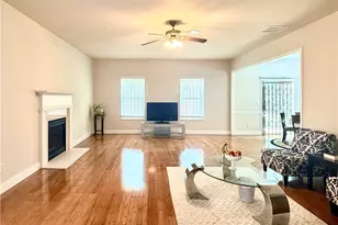 127 Thorncrest Ct, Tucker, GA 30084 - Photo 4