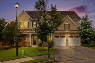 810 Sapphire Ln, Sugar Hill, GA 30518 - Photo 1