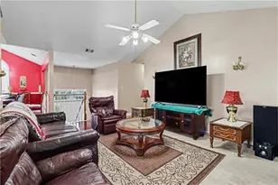 136 Harbour Lake Dr, Fayetteville, GA 30215 - Photo 4