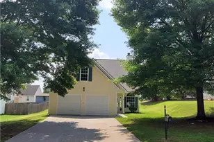 833 Kendall Park Dr, Winder, GA 30680 - Photo 2