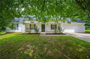 117 Lighthouse Cir, Maysville, GA 30558 - Photo 2