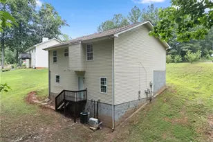 3030 Meadowridge Dr, Gainesville, GA 30507 - Photo 4