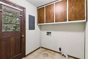165 W Spalding Dr, Atlanta, GA 30328 - Photo 16