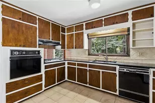 165 W Spalding Dr, Atlanta, GA 30328 - Photo 12