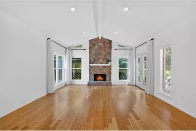 755 E Hembree Crossing, Roswell, GA 30076 - Photo 4
