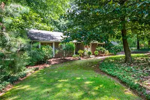 2805 Burtz Dr, Marietta, GA 30068 - Photo 10