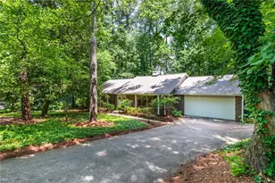 2805 Burtz Dr, Marietta, GA 30068 - Photo 4