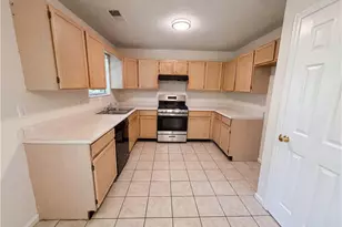 6423 Phillips Ct, Lithonia, GA 30058 - Photo 6