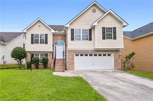 2323 Crimson Creek Ln, Snellville, GA 30078 - Photo 2