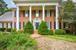 1640 Lazy River Ln, Sandy Springs, GA 30350 - Photo 4