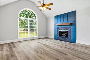 621 Radford Cir, Woodstock, GA 30188 - Photo 2