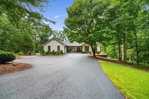 9040 Walnut Cove Ct, Gainesville, GA 30506 - Photo 2