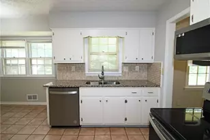 4828 Scotland Dr, Stone Mountain, GA 30088 - Photo 10