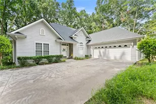 393 Brookwood Dr, Lavonia, GA 30553 - Photo 2
