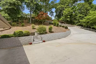 1052 Lakemont Dr, Gainesville, GA 30501 - Photo 12