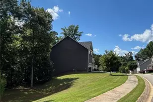 389 White Trillium Dr, Hoschton, GA 30548 - Photo 2