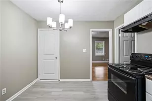997 Pineglen Dr, Forest Park, GA 30297 - Photo 8