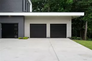4063 Rickenbacker Dr NE, Atlanta, GA 30342 - Photo 8