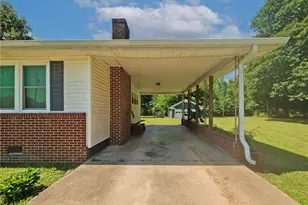 1803 Bowman Hwy NW, Dewy Rose, GA 30634 - Photo 8