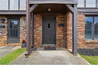 1807 Ashborough Circle SE #E, Marietta, GA 30067 - Photo 2