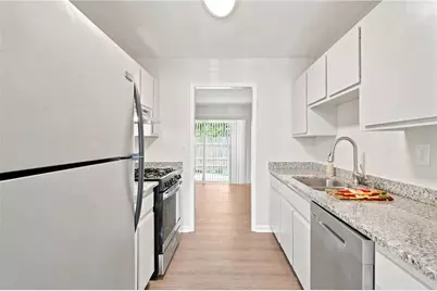 1807 Ashborough Circle SE #E, Marietta, GA 30067 - Photo 8