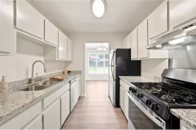 1807 Ashborough Circle SE #E, Marietta, GA 30067 - Photo 6