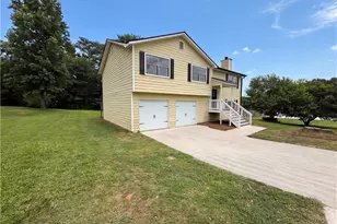 2021 Raymonds Dr, Loganville, GA 30052 - Photo 4