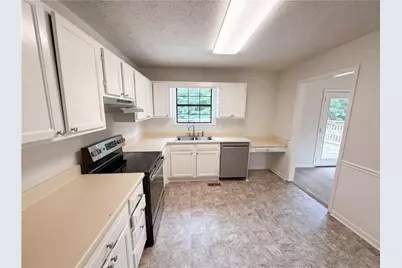2021 Raymonds Drive, Loganville, GA 30052 - Photo 8