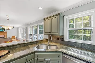 4924 Marlos, Marietta, GA 30066 - Photo 8