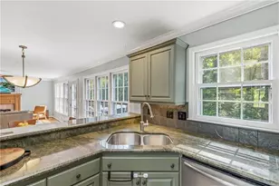 4924 Marlos, Marietta, GA 30066 - Photo 8
