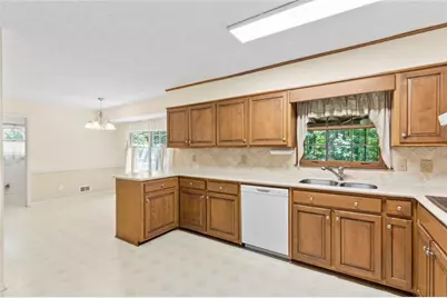 708 Rollingwood Drive, Stone Mountain, GA 30087 - Photo 10