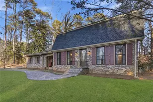 2037 Stoneleigh Dr, Stone Mountain, GA 30087 - Photo 2