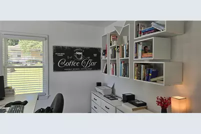 606 W Lake Avenue NW, Atlanta, GA 30318 - Photo 2