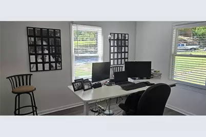 606 W Lake Avenue NW, Atlanta, GA 30318 - Photo 1