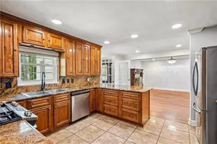 2615 Skyline Dr, Atlanta, GA 30337 - Photo 6