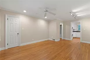 129 Parkside Cir, Decatur, GA 30030 - Photo 6