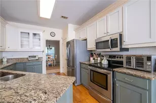 123 W Castle View Dr, Braselton, GA 30517 - Photo 2