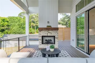 228 Thomas Cir, Roswell, GA 30075 - Photo 24