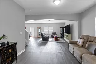 411 Bandelier Cir, Hampton, GA 30228 - Photo 4
