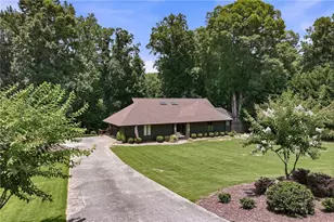 143 Woodlake Dr, Gainesville, GA 30506 - Photo 2