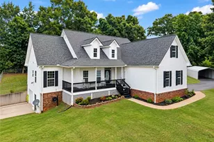 238 Apple Valley Rd, Commerce, GA 30529 - Photo 1