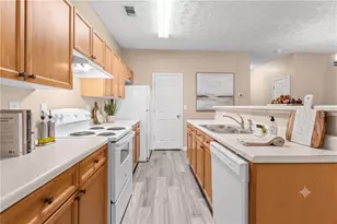 4932 Vireo Dr, Flowery Branch, GA 30542 - Photo 4