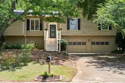4886 Raven Way NE, Marietta, GA 30066 - Photo 2