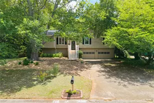 4886 Raven Way NE, Marietta, GA 30066 - Photo 2