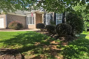 93 Overlook Cir, Dawsonville, GA 30534 - Photo 2